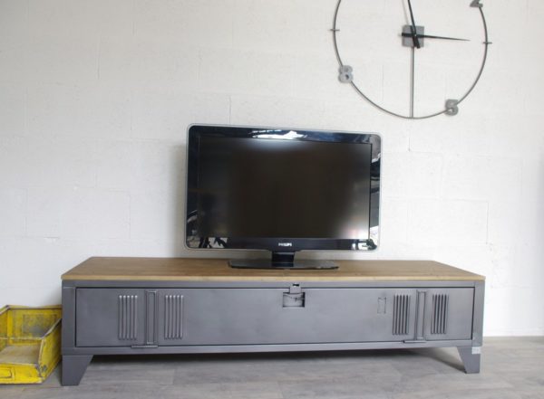 un meuble tv style industriel en metal