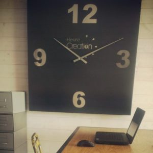 horloge geante carre