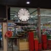 horloge géante électrique marché couvert lieu public