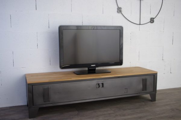 meuble tv en metal et bois avec vestiaire industriel