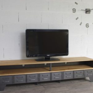 un meuble tv industriel avec une niche et tiroirs metallique