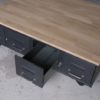 une table basse en acier et bois industrielle