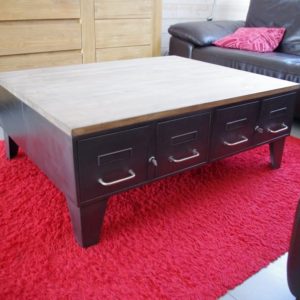 table-basse-industrielle-8-tiroirs