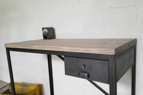 bureau-style-industriel-sur-mesure